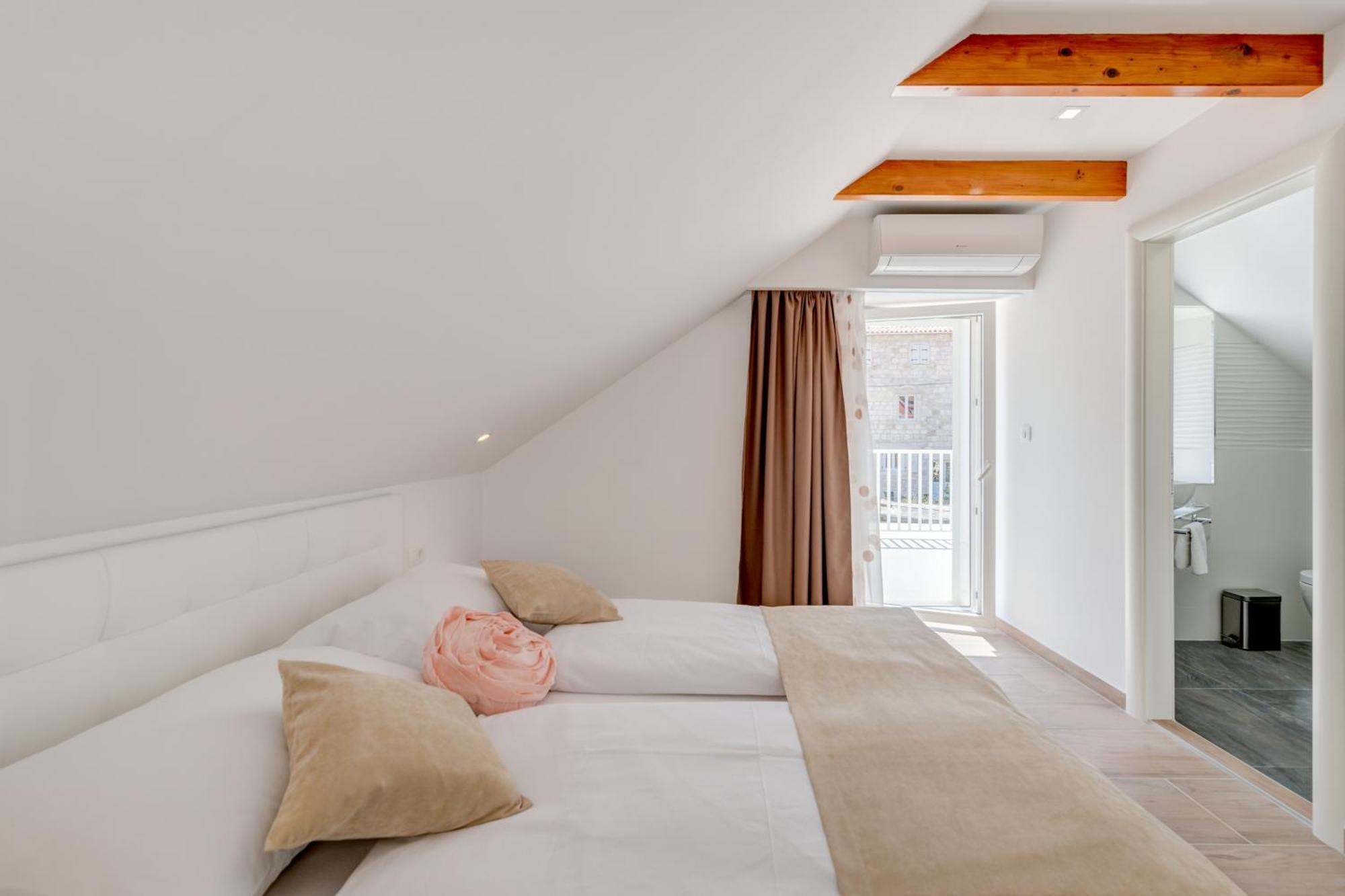Apartments Villa Tudor Хвар Экстерьер фото