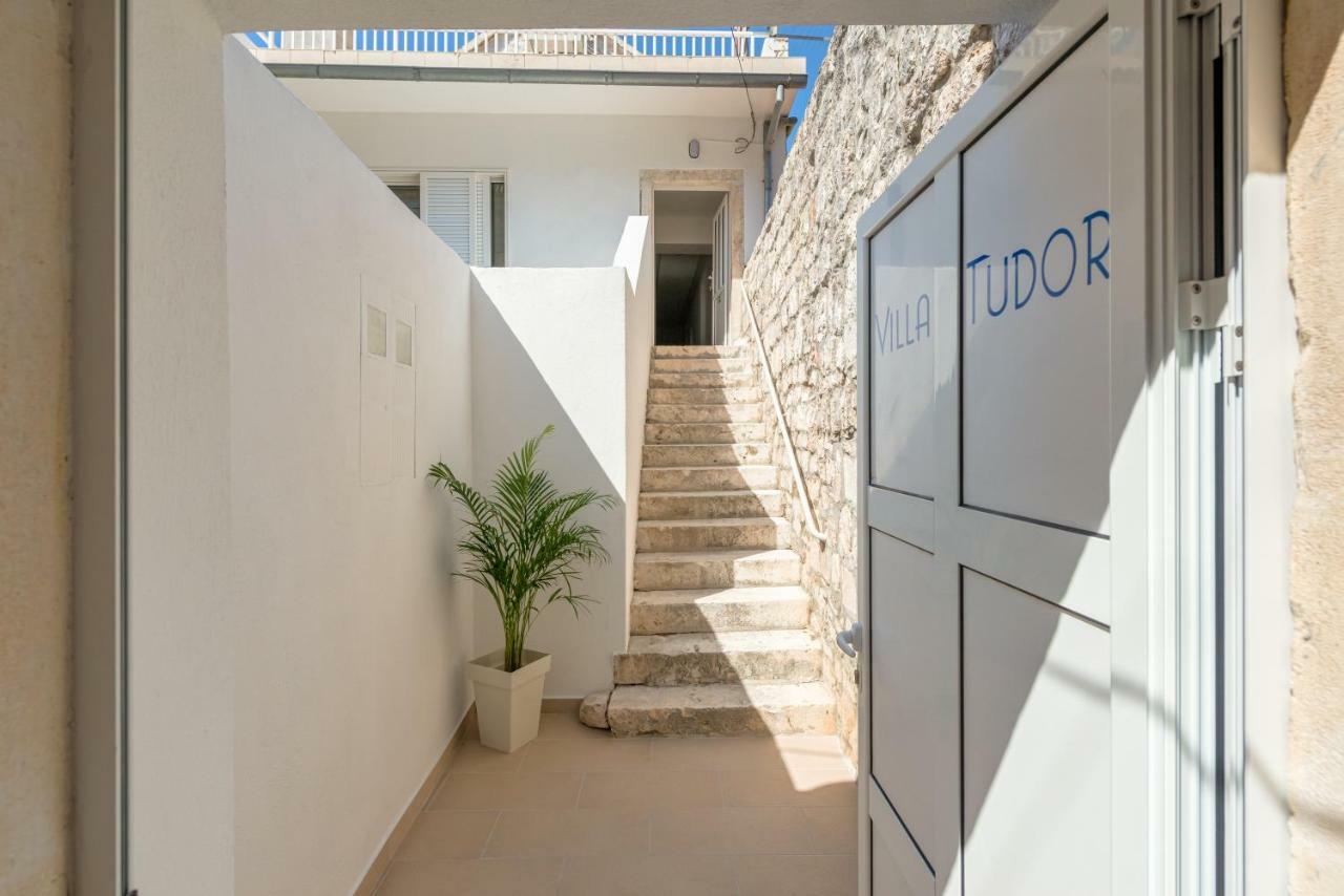 Apartments Villa Tudor Хвар Экстерьер фото