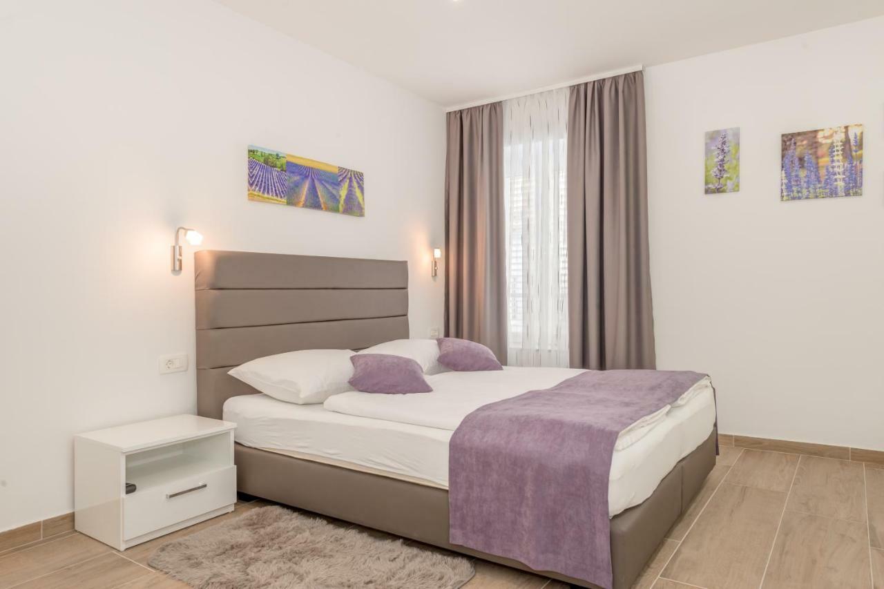 Apartments Villa Tudor Хвар Экстерьер фото