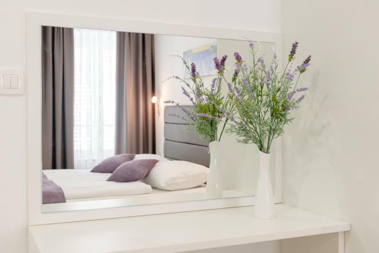 Apartments Villa Tudor Хвар Экстерьер фото
