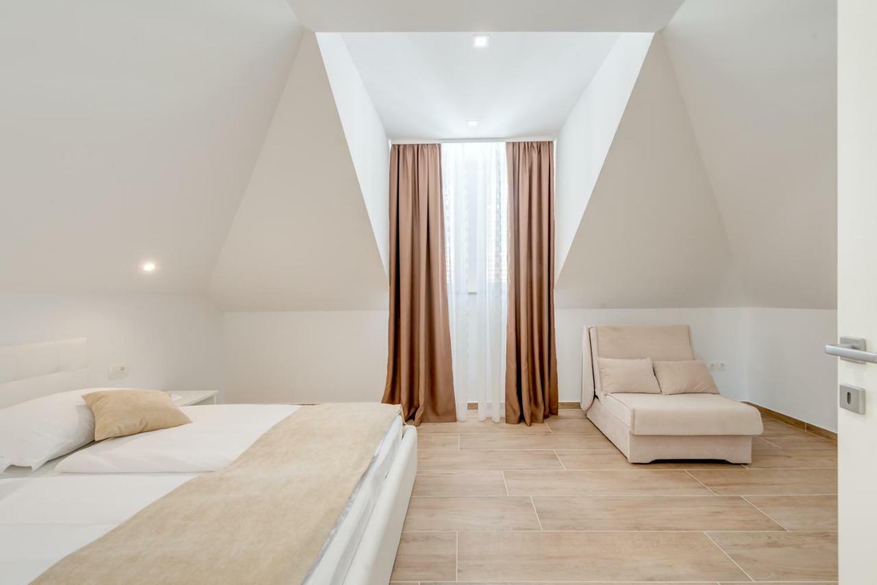 Apartments Villa Tudor Хвар Экстерьер фото