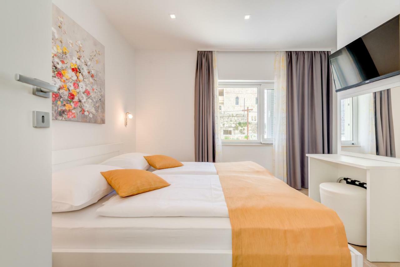 Apartments Villa Tudor Хвар Экстерьер фото